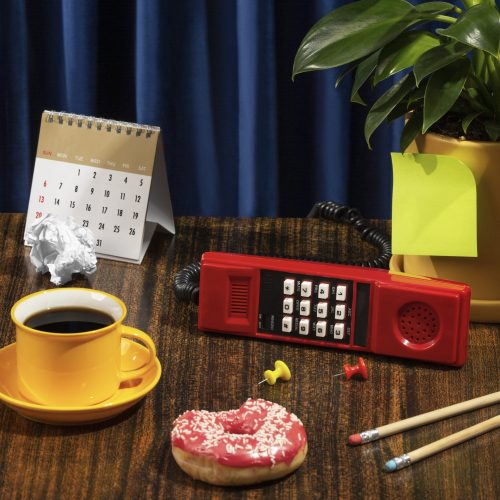 messy-office-desk-still-life